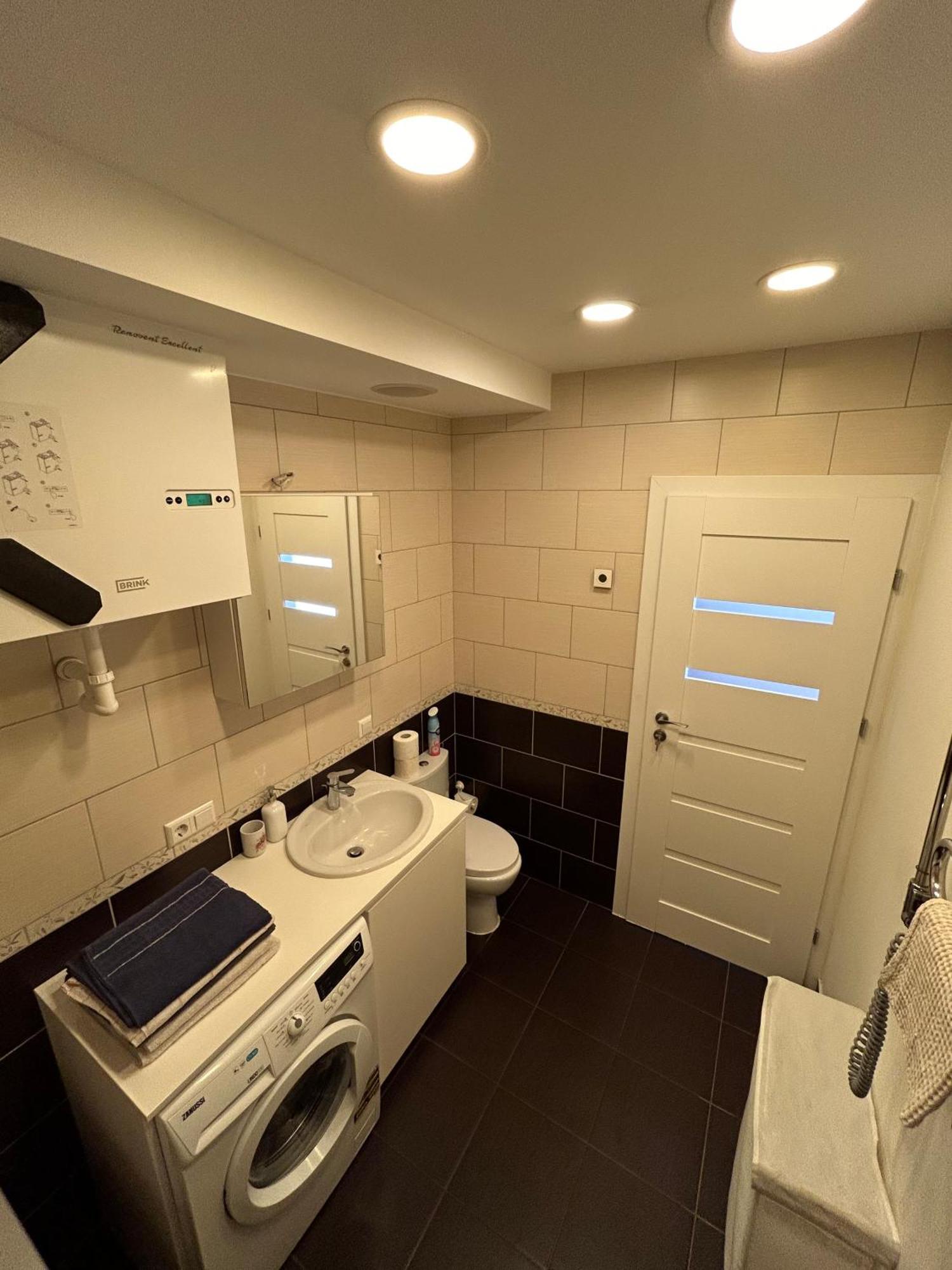 Your Home - Spacious Apartment In City Center, With Balcony & Self Check-In VNO Eksteriør bilde