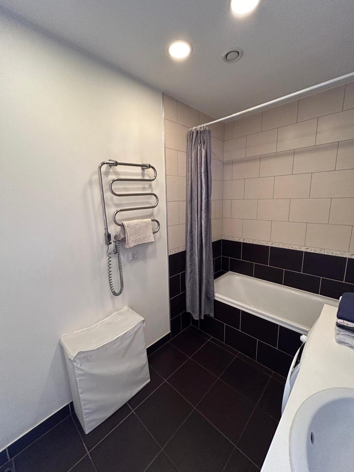 Your Home - Spacious Apartment In City Center, With Balcony & Self Check-In VNO Eksteriør bilde