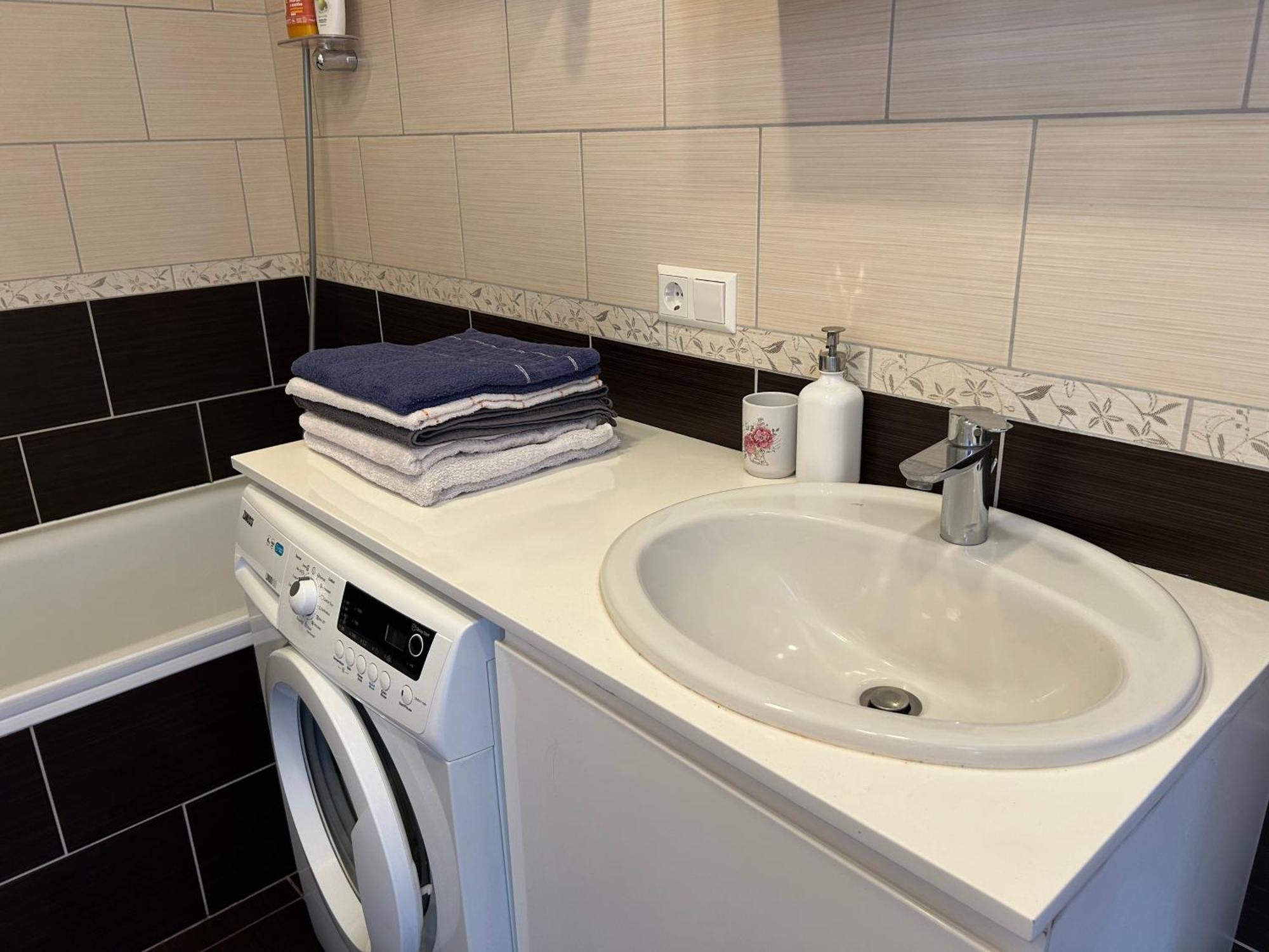 Your Home - Spacious Apartment In City Center, With Balcony & Self Check-In VNO Eksteriør bilde